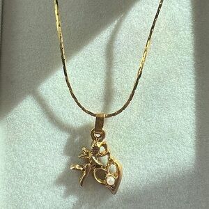 Gold plated angel charm with small pearl.